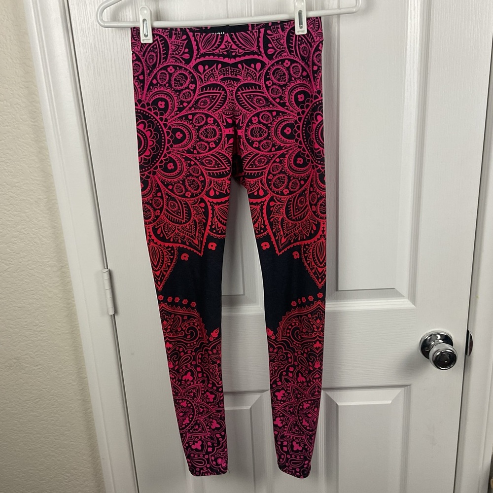 Pre-Owned Gearbunch Women’s Floral Red and Magenta Yoga Pants, Size S